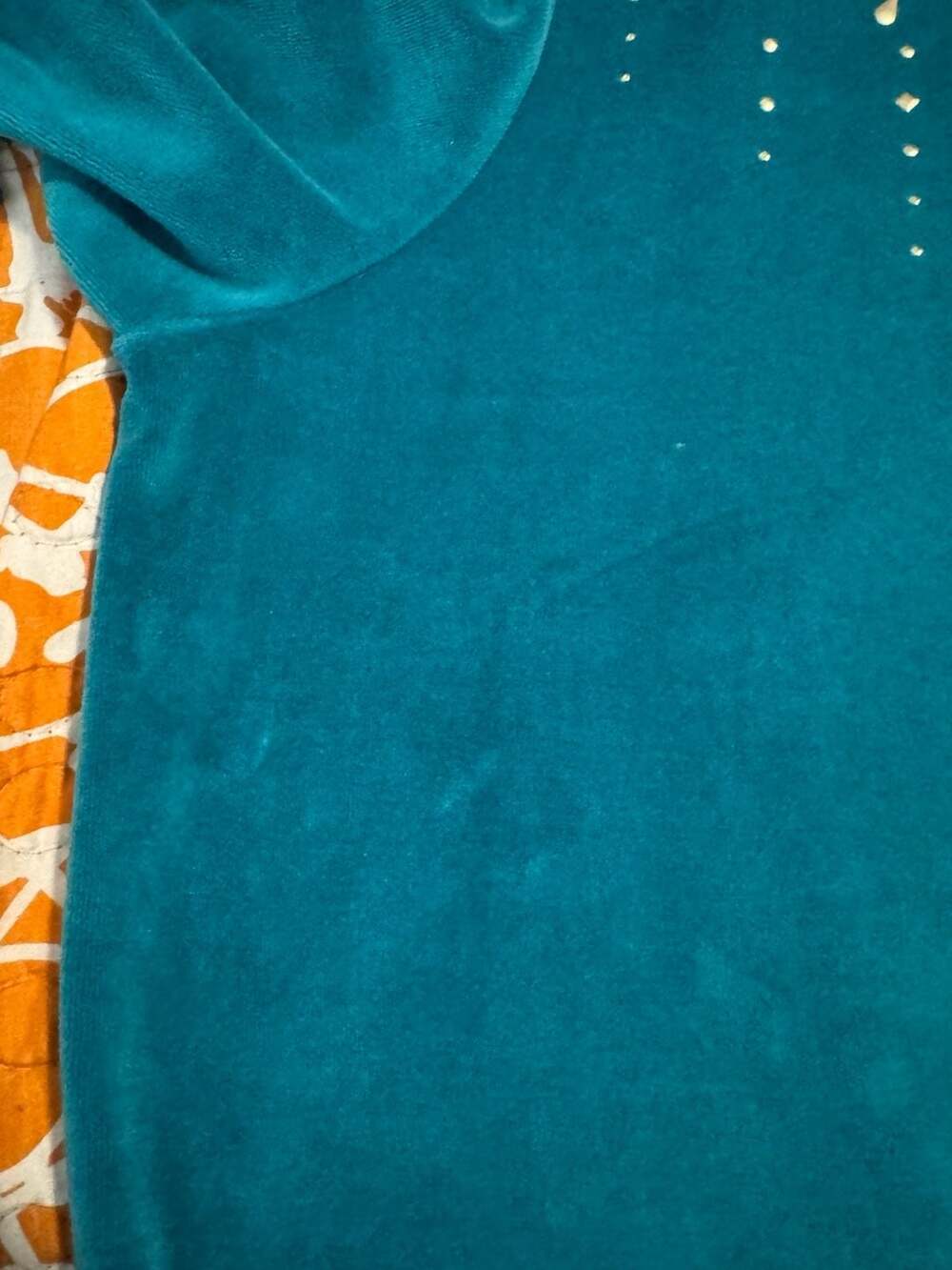Alfred Dunner Vintage-style  teal velour pullover top with elegant gold stud flo - Picture 6 of 6